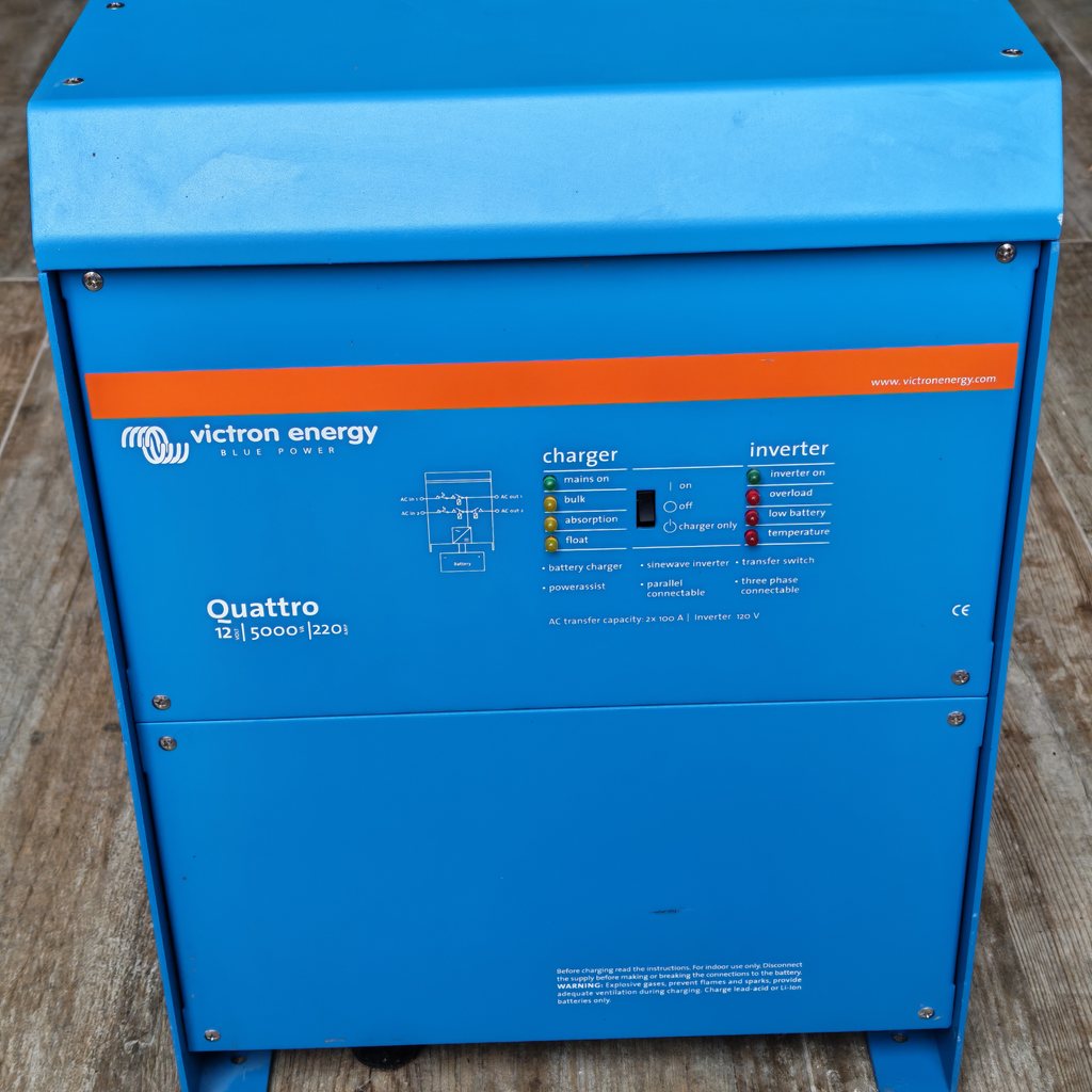 Victron Quattro 12/5000/220 – 120-Volt-Ausführung – Bild 1 von 2
